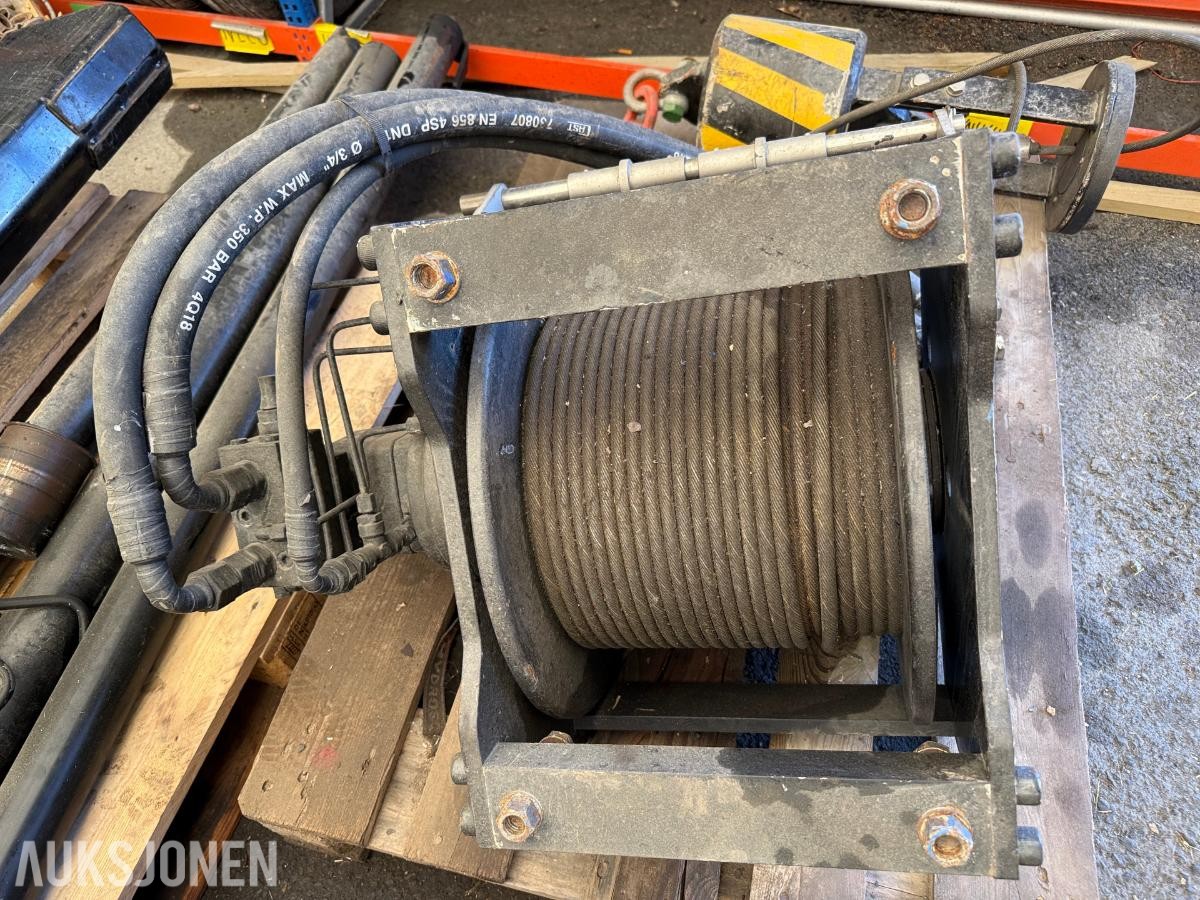 Hydraulisk løftevinsj med vaier – trekker 2,5 tonn